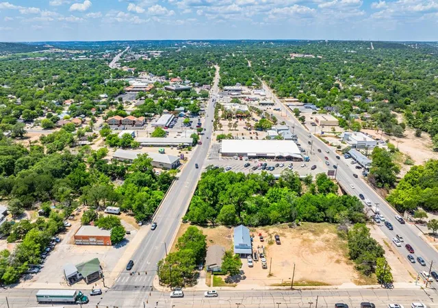 Photo 3 of Single family home for sale at 208 Francisco Lemos St, Kerrville, TX 78028 | MLS# 86718916 | Listing updated on 2025-12-01