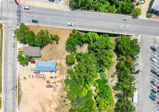 Photo 4 of Single family home for sale at 208 Francisco Lemos St, Kerrville, TX 78028 | MLS# 86718916 | Listing updated on 2025-12-01