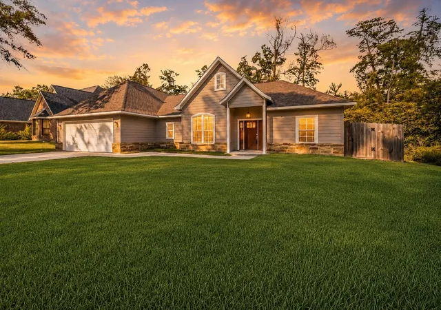 Single family home for sale at 1 Hanover Ln, Conroe, TX 77304 | MLS# 61404237