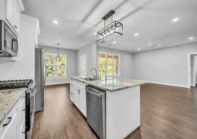 Photo 3 of Single family home for sale at 1 Hanover Ln, Conroe, TX 77304 | MLS# 61404237 | Listing updated on 2026-09-21