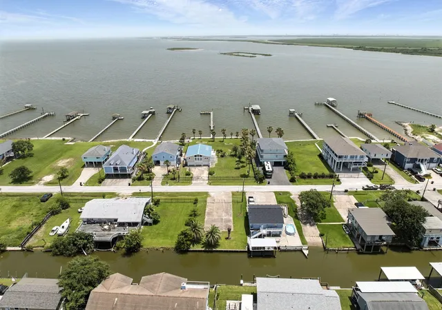 2nd image of 1612 Dick Bay Dr, Dickinson, TX 77539 | MLS# 19455874