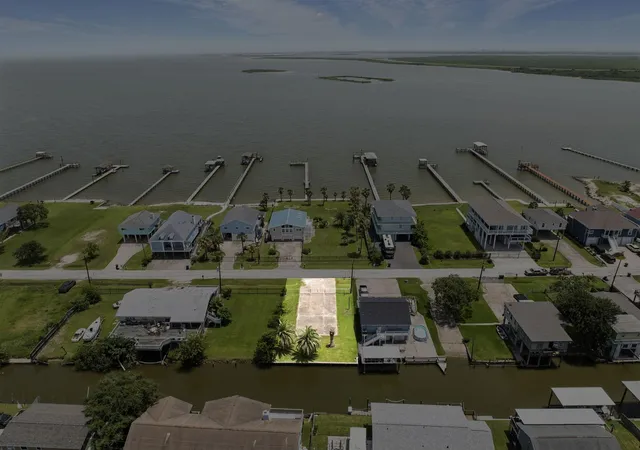 3rd image of 1612 Dick Bay Dr, Dickinson, TX 77539 | MLS# 19455874