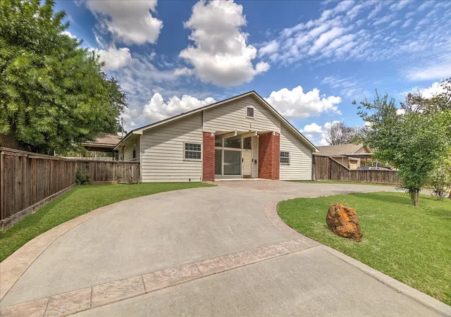 Photo 1 of Single family home for sale at 6946 Cole Crk Dr, Houston, TX 77092 | MLS# 36480351 | Listing updated on 2026-04-14