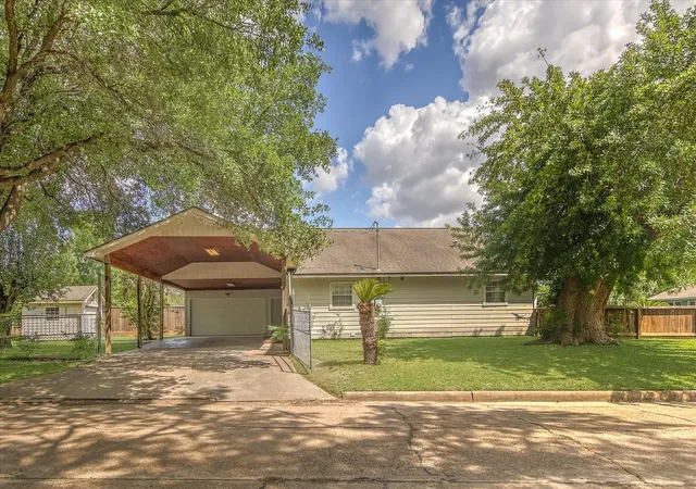 Photo 47 of Single family home for sale at 6946 Cole Crk Dr, Houston, TX 77092 | MLS# 36480351 | Listing updated on 2026-04-14