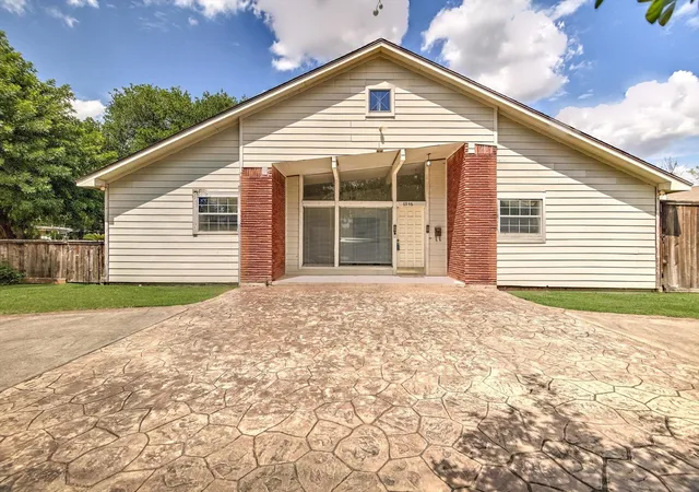 Photo 3 of Single family home for sale at 6946 Cole Crk Dr, Houston, TX 77092 | MLS# 36480351 | Listing updated on 2026-04-14