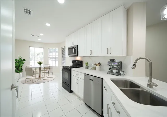 5th image of 2134 Tower Bridge Rd, Pearland, TX 77581 | MLS# 91011435