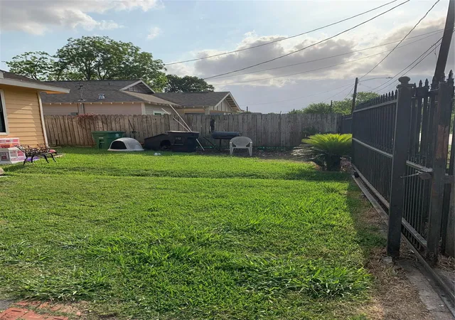 Photo 3 of Single family home for sale at 4210 Oats St, Houston, TX 77020 | MLS# 30098428 | Listing updated on 2026-06-22