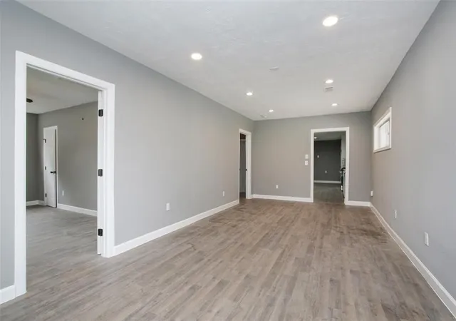 Photo 2 of Sale Pending at 402 S 72nd St, Houston, TX 77011 | MLS# 96820702 | Listing updated on 2026-09-16
