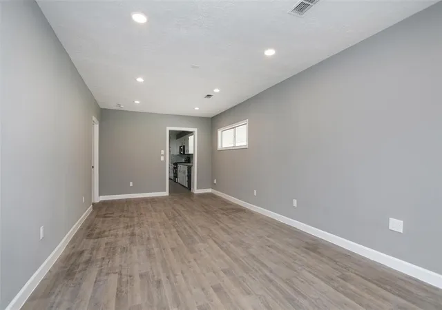 Photo 3 of Sale Pending at 402 S 72nd St, Houston, TX 77011 | MLS# 96820702 | Listing updated on 2026-09-16