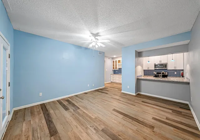 Photo 3 of Sale Pending at 7095 N Holiday Dr, Galveston, TX 77550 | MLS# 46299346 | Listing updated on 2026-09-10