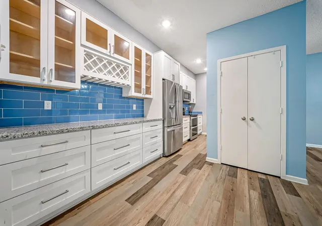 Listing Photo 5 - Condo for sale in building located at 7095 N Holiday Dr, Galveston, TX 77550