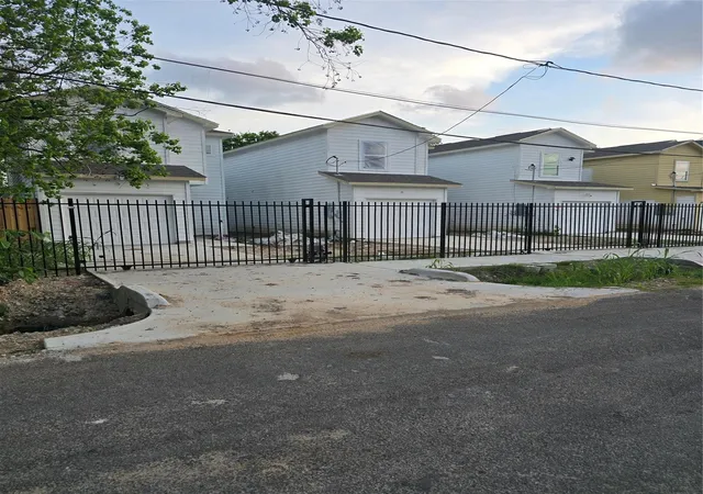 4th image of 428 1/2 N Carolina St, Houston, TX 77029 | MLS# 4583063