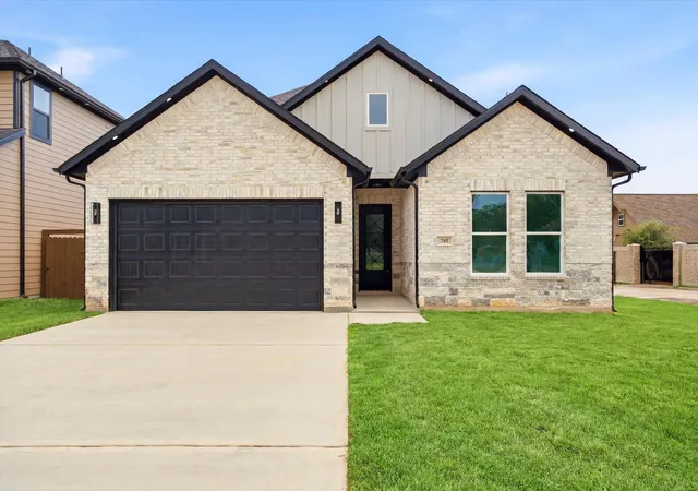 1st image of 745 S Carroll St, La Porte, TX 77571 | MLS# 95594892