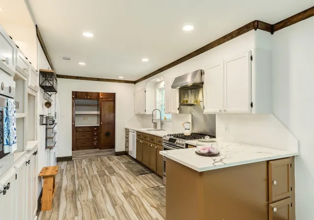 4th image of 5501 Main St, Santa Fe, TX 77510 | MLS# 92630335