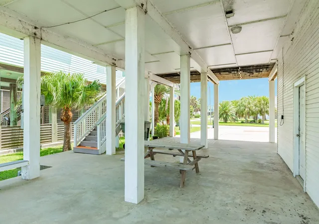 Photo 4 of Single family home for sale at 25138 Intrepid Ln, Galveston, TX 77554 | MLS# 32362049 | Listing updated on 2026-08-25