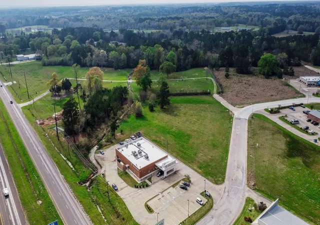 4th image of 003 W Park Dr, Livingston, TX 77351 | MLS# 92621460