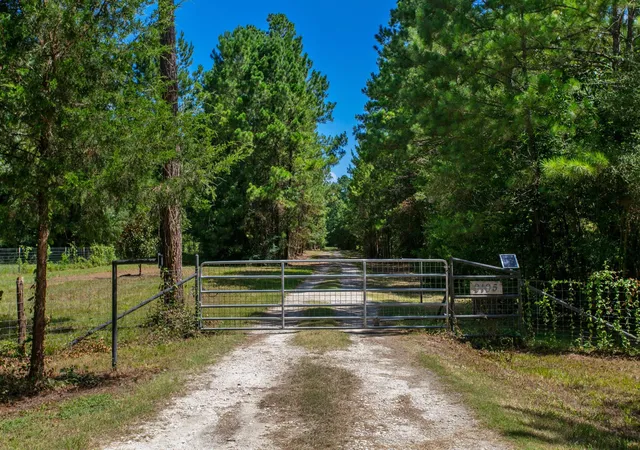 Homes for sale in Plantersville, TX | 9195 County Road 207, Plantersville, TX 77363 | MLS# 68236812