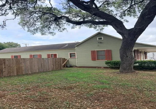Homes for sale in Victoria, TX | 607 N Bridge, Victoria, TX 77901 | MLS# 66101780