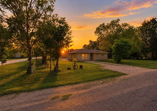 Single family home for sale at 3811 Cedar St, Damon, TX 77430 | MLS# 35806869