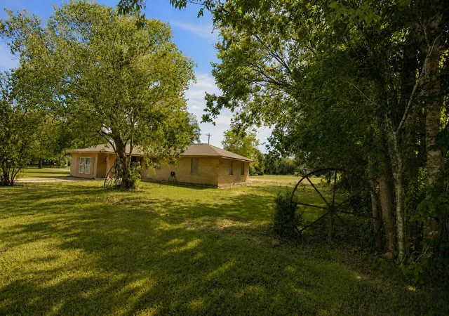 Photo 2 of Single family home for sale at 3811 Cedar St, Damon, TX 77430 | MLS# 35806869 | Listing updated on 2026-09-13
