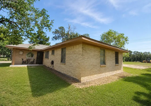 Photo 3 of Single family home for sale at 3811 Cedar St, Damon, TX 77430 | MLS# 35806869 | Listing updated on 2026-09-13