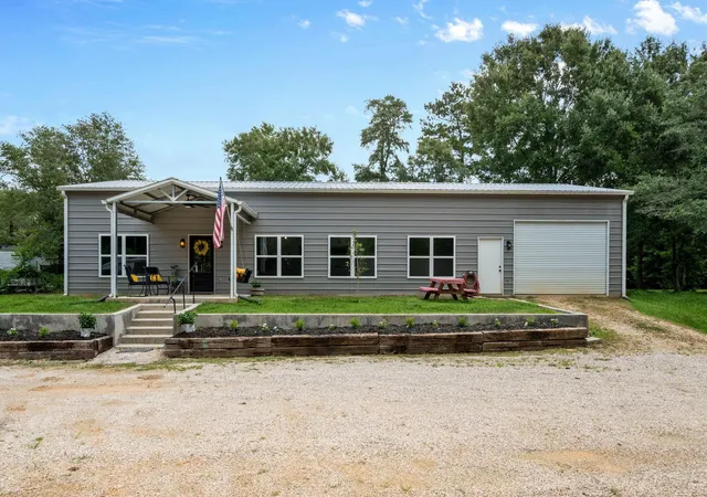 3rd image of 376 Jill St, Shepherd, TX 77371 | MLS# 92630171