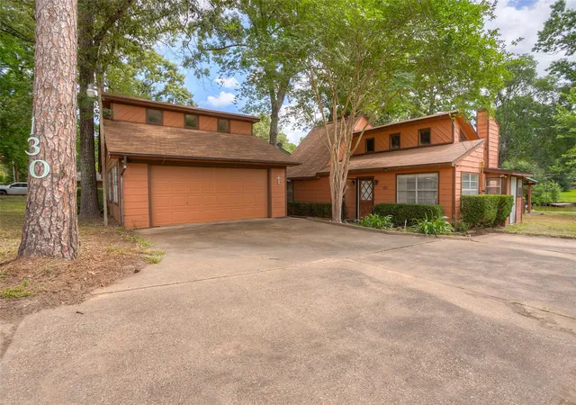 Photo 2 of Single family home for sale at 130 S Oak Blf Dr, Trinity, TX 75862 | MLS# 43174535 | Listing updated on 2026-08-06