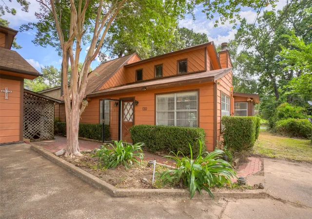 Photo 3 of Single family home for sale at 130 S Oak Blf Dr, Trinity, TX 75862 | MLS# 43174535 | Listing updated on 2026-08-06