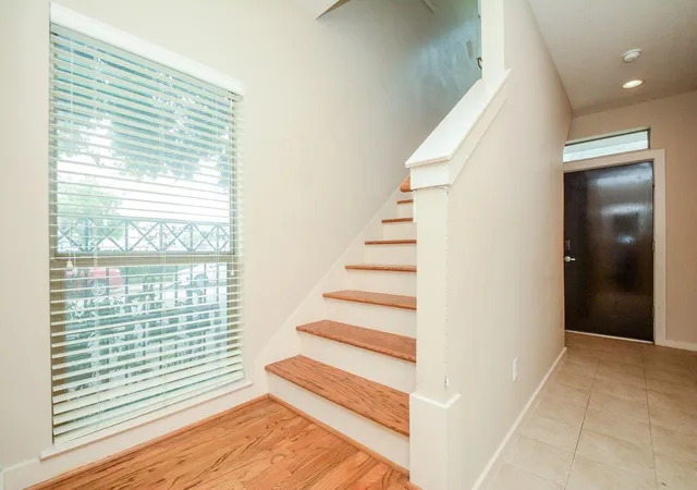 2nd image of 4020 Center St, Houston, TX 77007 | MLS# 56702249