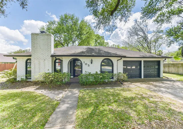 Homes for sale in Alvin, TX | 105 W Wildwinn Dr, Alvin, TX 77511 | MLS# 96702144