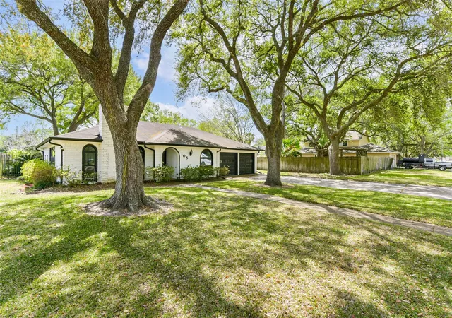 Homes for sale in Alvin, TX | 105 W Wildwinn Dr, Alvin, TX 77511 | MLS# 96702144