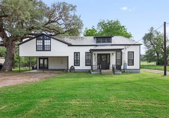 Homes for sale in Fayetteville, TX | 1013 Park Prairie Rd, Fayetteville, TX 78940 | MLS# 11400908