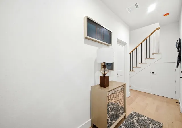 5th image of 2212 Lou Ellen Ln #D, Houston, TX 77018 | MLS# 96205404