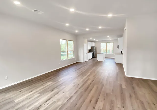 Photo 3 of Single family home for sale at 807 Comanche Rd, Montgomery, TX 77316 | MLS# 31999638 | Listing updated on 2026-06-22