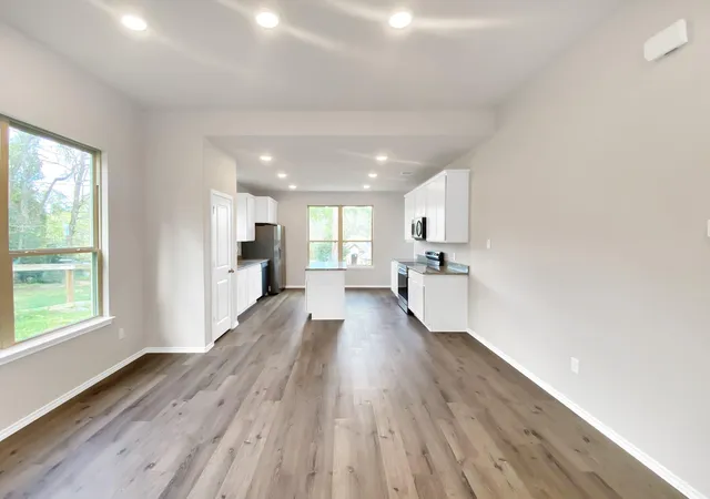Photo 4 of Single family home for sale at 807 Comanche Rd, Montgomery, TX 77316 | MLS# 31999638 | Listing updated on 2026-06-22