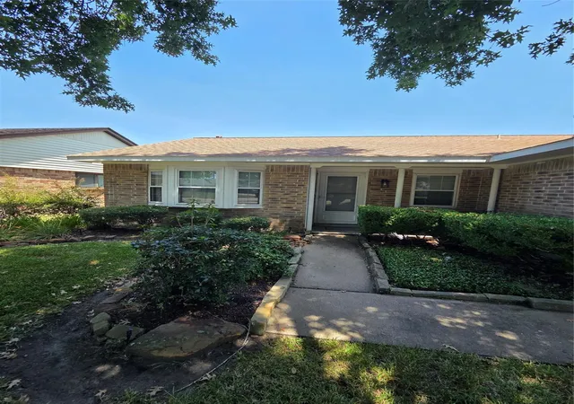 Photo 3 of Single family home for sale at 11731 Kirkmeadow Dr, Houston, TX 77089 | MLS# 56978286 | Listing updated on 2026-08-31