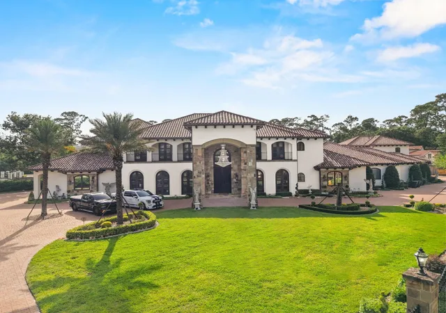 3rd image of 701 W Friar Tuck Ln, Houston, TX 77024 | MLS# 57077253