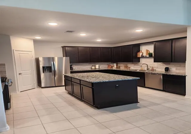 5th image of 4623 Crescent Lake Cir, Baytown, TX 77521 | MLS# 41662213