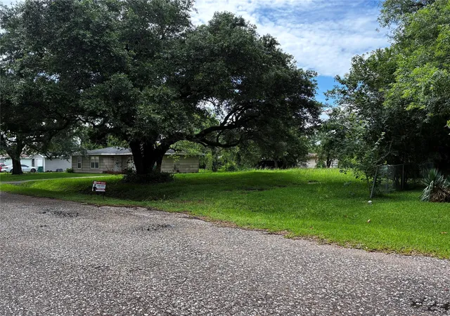 Homes for sale in La Marque, TX | 229 Nanlee St, La Marque, TX 77568 | MLS# 43223224