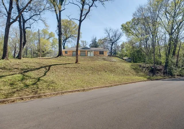 Photo 2 of Single family home for sale at 1112 Swanson Dr, Palestine, TX 75801 | MLS# 10867730 | Listing updated on 2026-09-11