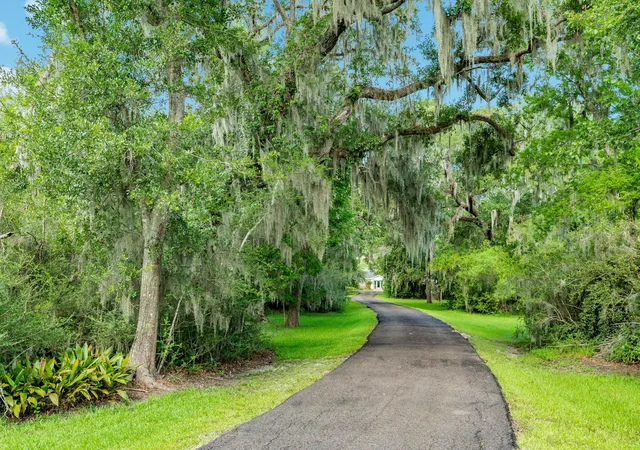 2nd image of 45 Lake Rd Rd, Lake Jackson, TX 77566 | MLS# 71844659