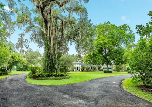 3rd image of 45 Lake Rd Rd, Lake Jackson, TX 77566 | MLS# 71844659