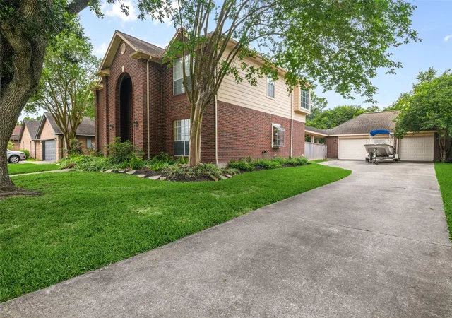 Photo 2 of Single family home for sale at 1735 Les Talley Dr, El Lago, TX 77586 | MLS# 23040128 | Listing updated on 2026-09-02
