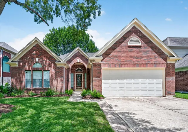 Homes for sale in Pearland, TX | 2921 Linda Dr, Pearland, TX 77584 | MLS# 73830418