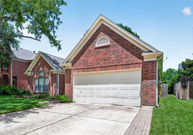 Homes for sale in Pearland, TX | 2921 Linda Dr, Pearland, TX 77584 | MLS# 73830418