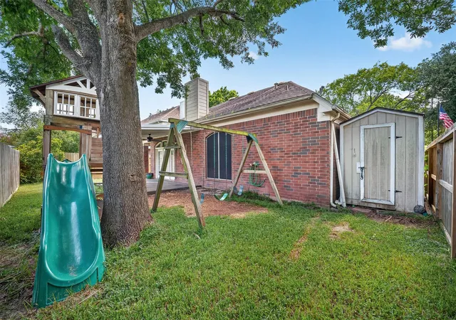 Homes for sale in Pearland, TX | 2921 Linda Dr, Pearland, TX 77584 | MLS# 73830418