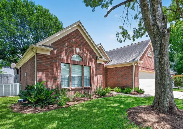 Homes for sale in Pearland, TX | 2921 Linda Dr, Pearland, TX 77584 | MLS# 73830418