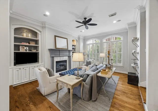 Photo 2 of Single family home for sale at 1315 Hyde Park Blvd, Houston, TX 77006 | MLS# 56718097 | Listing updated on 2026-07-03