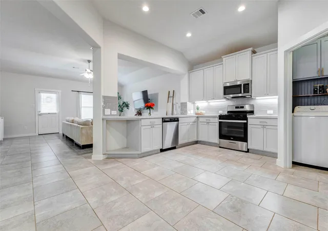 Photo 3 of Single family home for sale at 23112 Zinfandel Dr, Alvin, TX 77511 | MLS# 80735009 | Listing updated on 2026-08-19