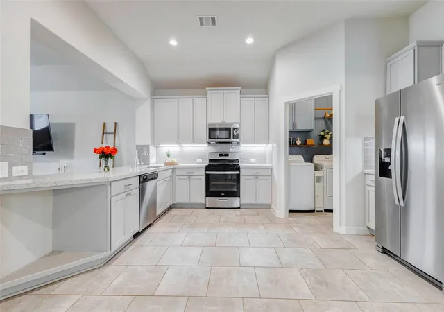 Photo 3 of Single family home for sale at 23112 Zinfandel Dr, Alvin, TX 77511 | MLS# 80735009 | Listing updated on 2026-08-19